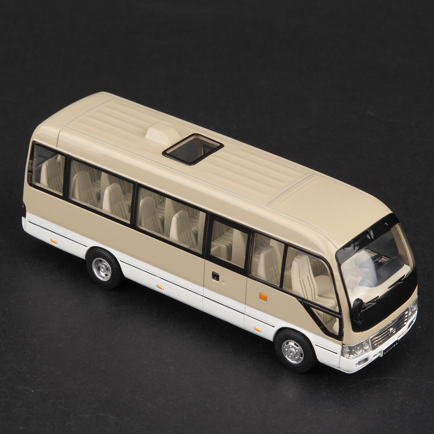 정교한 장인정신이 담긴 토요타 코스터 1:64 합금 다 - Die Cast Car 1 64 리뷰 및 가격
